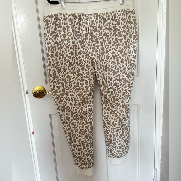 OLD NAVY LEOPARD FLEECE LINED JOGGER PANTS - Picture 2 of 3